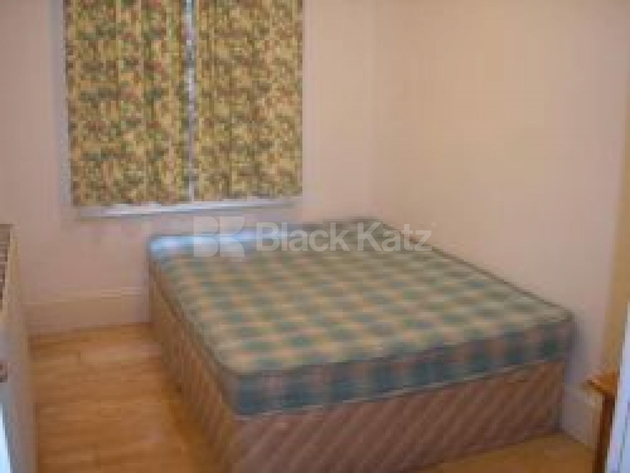 			3 Bedroom, 1 bath, 1 reception Flat			 Hillmarton Road, HILLMARTON CONSERVATION N7 N7